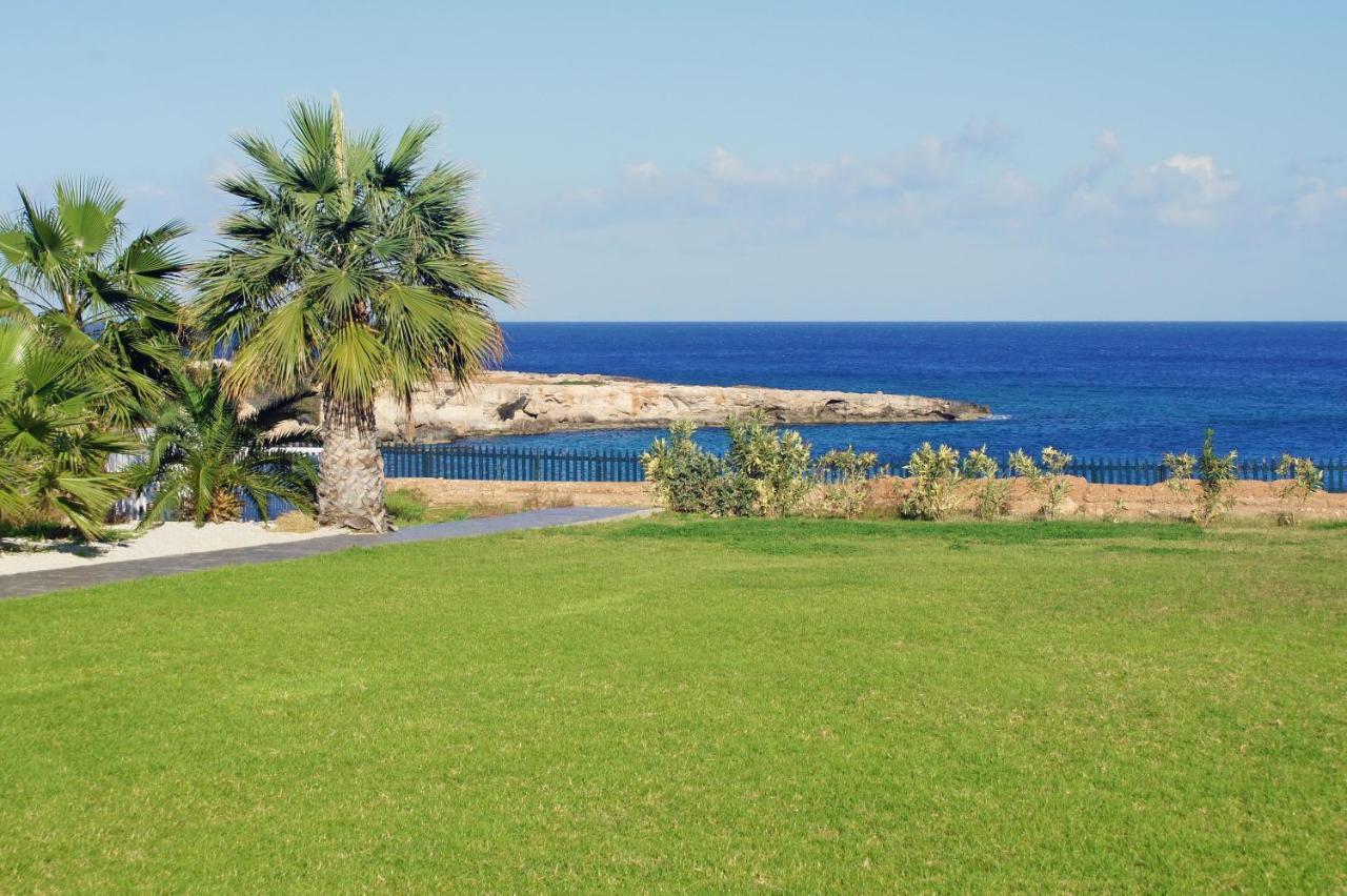 Gabriela - Coralli Beachfront Apartment Protaras Bagian luar foto