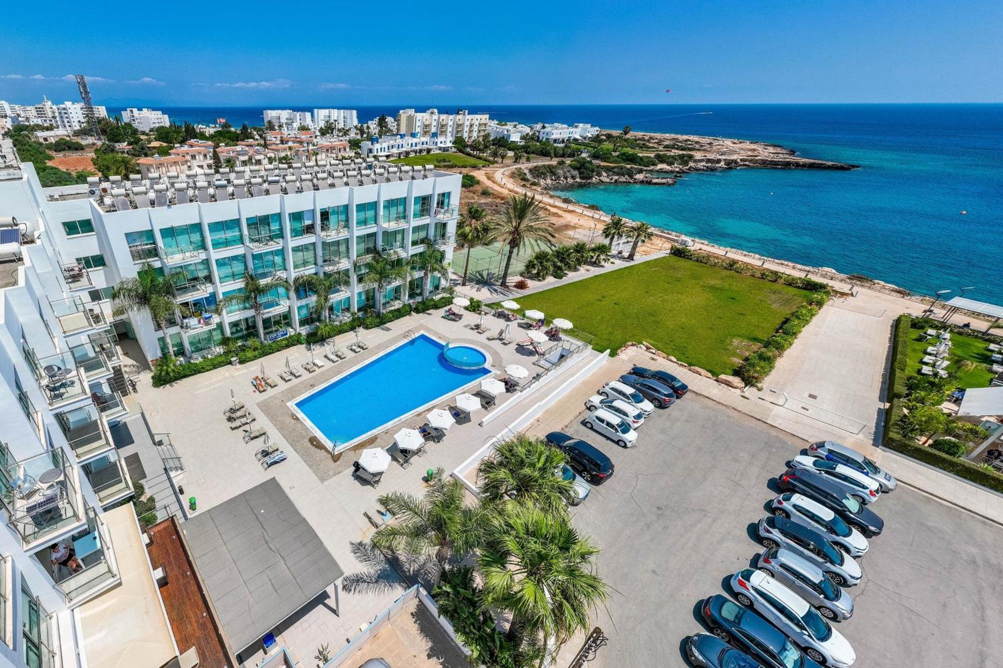 Gabriela - Coralli Beachfront Apartment Protaras Bagian luar foto